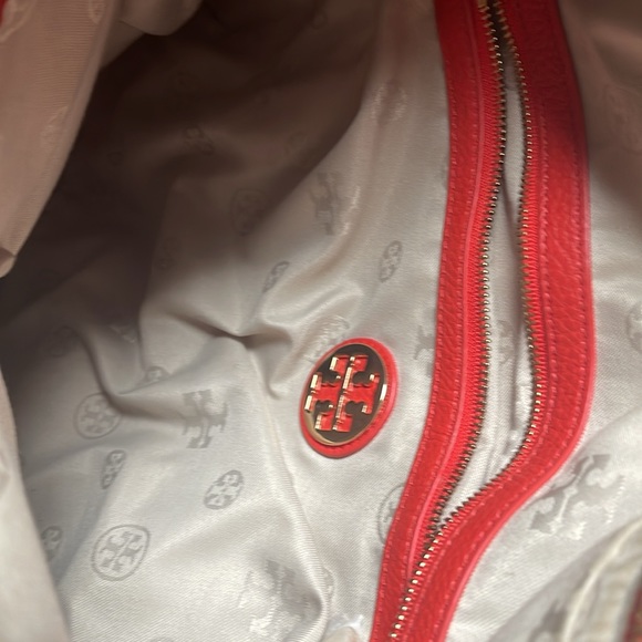 TORY BURCH BEACH AMANDA Orange Pebbled Leather Hobo Crossbody Bag - Picture 2 of 10